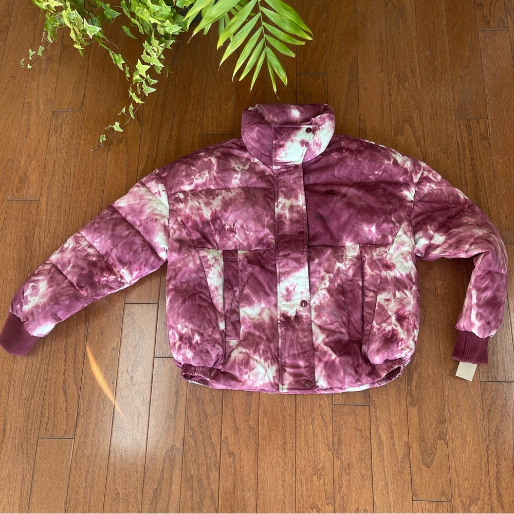 NWT Levi’s Pink Tie Dye Front-Zip Insulated Puffer Jacket Size XS